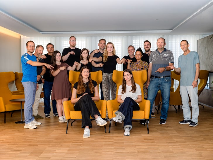 Lehrabschlussbild Lernende und Praxisausbildende